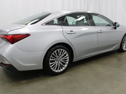 Used 2020 Toyota Avalon Limited image 6