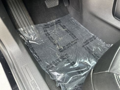 Used 2024 GMC Terrain SLT w/ Infotainment Package II image 17