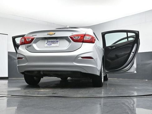 Used 2018 Chevrolet Cruze LT w/ Convenience Package image 38