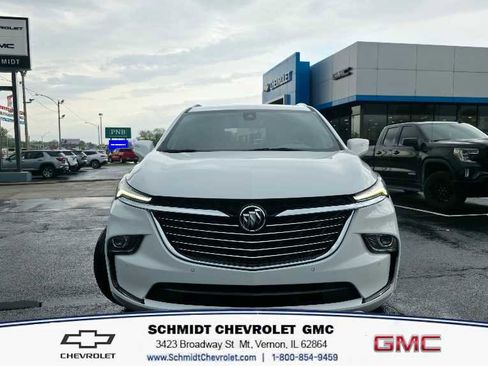 Used 2023 Buick Enclave Essence image 2