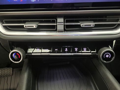 New 2026 Chevrolet Equinox EV LT image 31