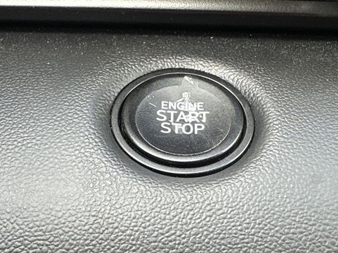 Used 2025 Hyundai Elantra Sport image 30