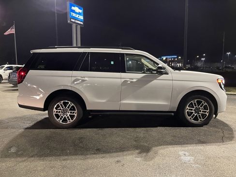 Used 2025 Ford Expedition Active image 4