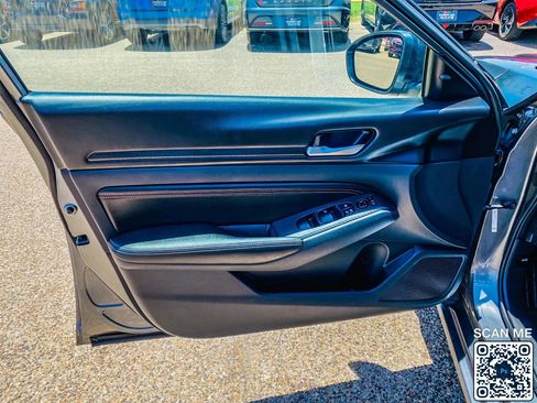 Used 2022 Nissan Altima 2.5 SR w/ Midnight Edition Package FWD image 17