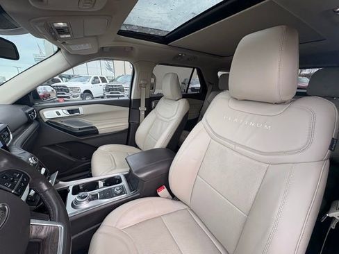 Used 2020 Ford Explorer Platinum w/ Premium Technology Package image 9