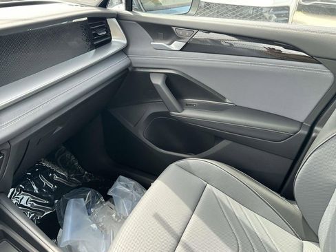 New 2026 Volkswagen Tiguan SE AWD/4WD image 25