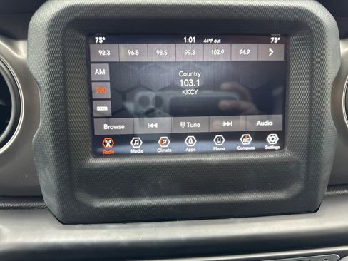 Used 2022 Jeep Wrangler Sport S image 19