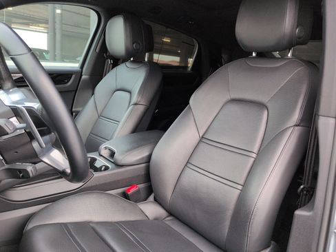 Certified 2022 Porsche Cayenne Platinum Edition w/ Premium Package image 5