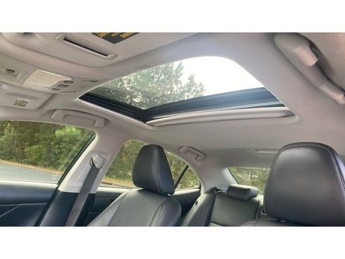 Used 2018 Lexus IS 300 AWD image 6