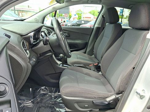 Used 2020 Chevrolet Trax LS w/ Tint and Cruise Package AWD/4WD image 15