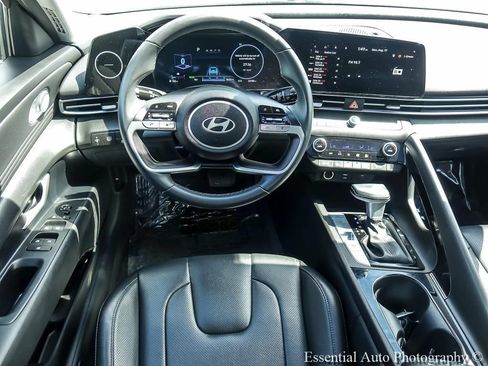 Used 2025 Hyundai Elantra Limited FWD image 15