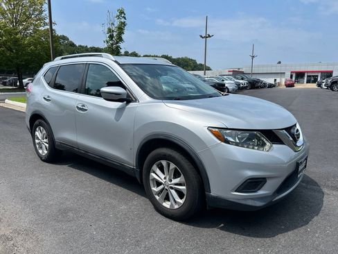 Used 2016 Nissan Rogue SV FWD image 1