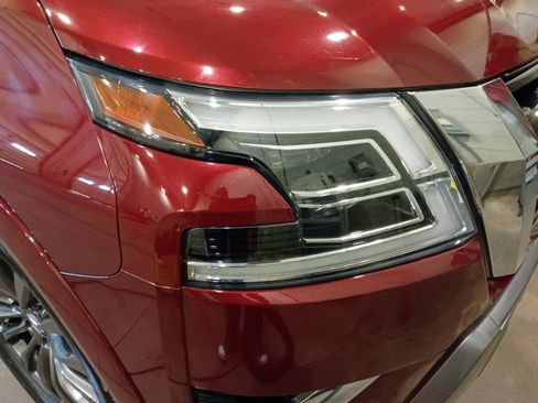 Used 2022 Nissan Armada Platinum RWD image 21