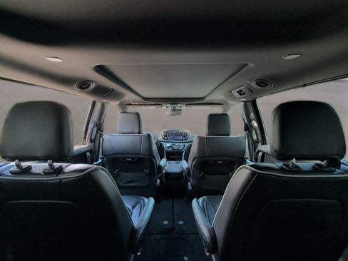 Used 2025 Chrysler Pacifica Limited FWD image 35