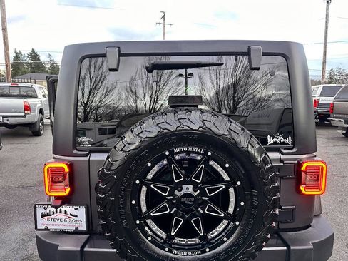 Used 2016 Jeep Wrangler Unlimited Sahara w/ Connectivity Group image 8