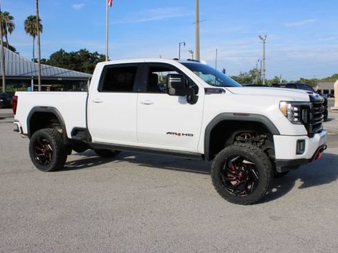Used 2022 GMC Sierra 2500 AT4 w/ AT4 Premium Plus Package AWD/4WD image 9