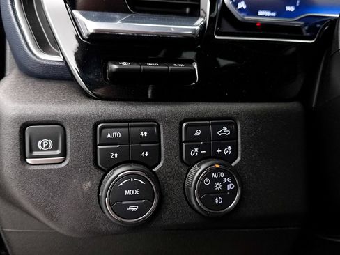 Used 2024 Chevrolet Silverado 1500 High Country w/ Technology Package AWD/4WD image 10