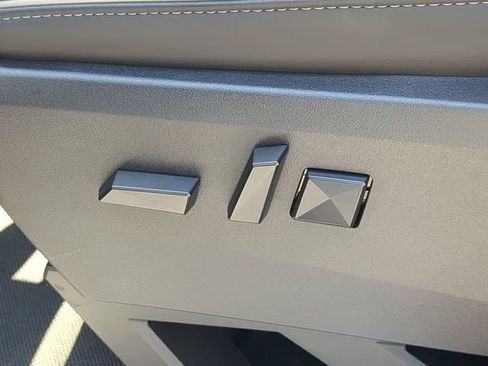 Used 2024 Tesla Cybertruck AWD Crew Cab image 21
