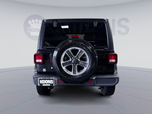 Used 2018 Jeep Wrangler Unlimited Sahara AWD/4WD image 5