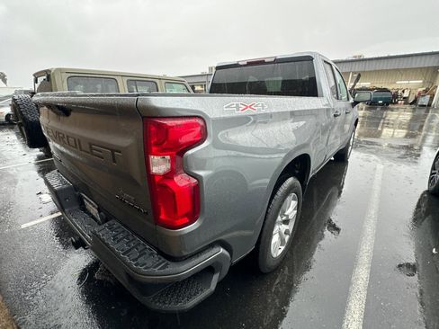 Used 2020 Chevrolet Silverado 1500 Custom w/ Custom Value Package image 3