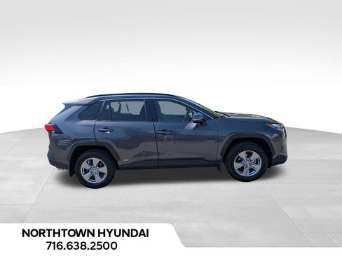 Used 2025 Toyota RAV4 XLE AWD/4WD image 12