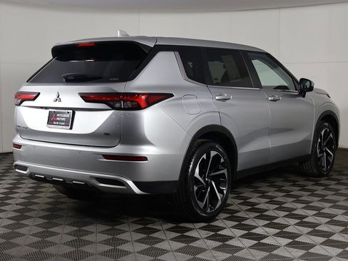 Used 2024 Mitsubishi Outlander SE image 11