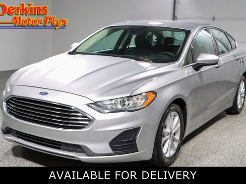 Used 2020 Ford Fusion SE image 1