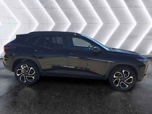 New 2026 Chevrolet Trax RS w/ Driver Confidence Package FWD image 2