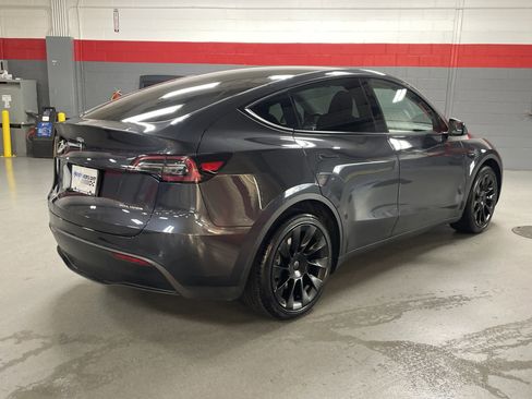 Used 2024 Tesla Model Y Long Range image 10