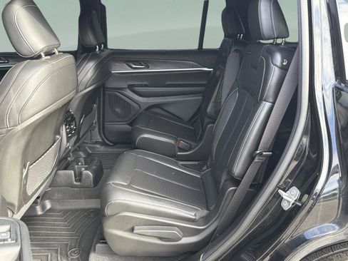 Used 2024 Jeep Grand Cherokee L Limited w/ Luxury Tech Group II image 16