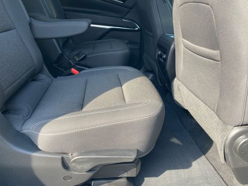 Used 2025 Chevrolet Traverse LT image 23