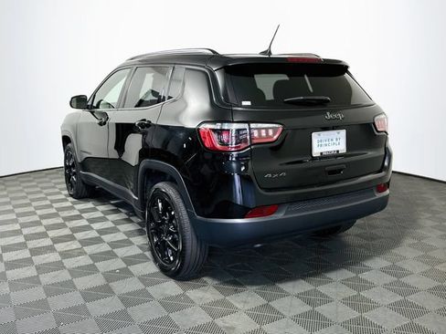 Used 2025 Jeep Compass Latitude w/ Convenience Group AWD/4WD image 6
