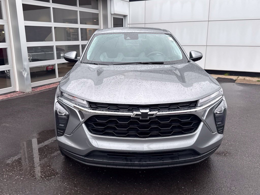 Used 2025 Chevrolet Trax LS w/ LS Convenience Package FWD image 10