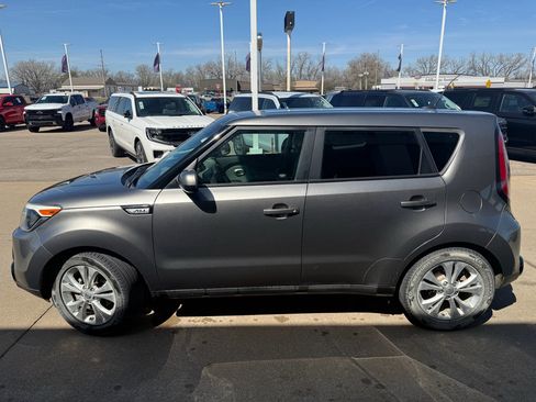 Used 2016 Kia Soul + image 8