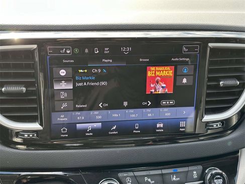 Used 2024 Chrysler Pacifica Touring-L image 22