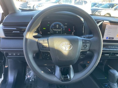 Used 2025 Toyota Camry LE image 29