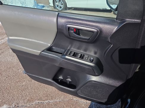 Used 2020 Toyota Tacoma SR image 14