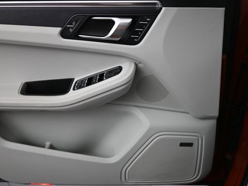 Certified 2022 Porsche Macan GTS image 12