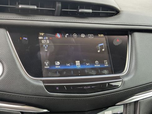 Used 2018 Cadillac XT5 Luxury w/ Driver Awareness Package FWD image 15