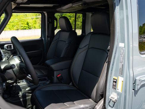New 2026 Jeep Wrangler Unlimited Sahara AWD/4WD image 15