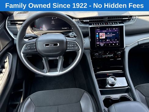 Used 2025 Jeep Grand Cherokee L Laredo AWD/4WD image 24