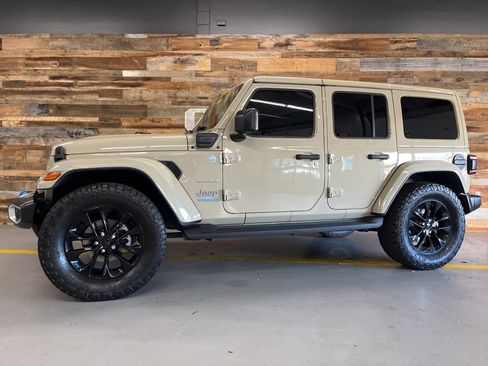 Used 2022 Jeep Wrangler Unlimited Sahara image 21