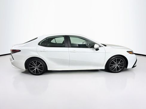 Used 2024 Toyota Camry SE FWD image 10