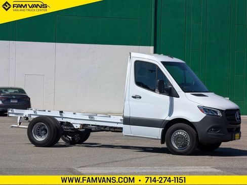 Used 2024 Mercedes-Benz Sprinter 4500 image 1