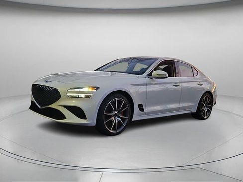 Used 2025 Genesis G70 2.5T image 1
