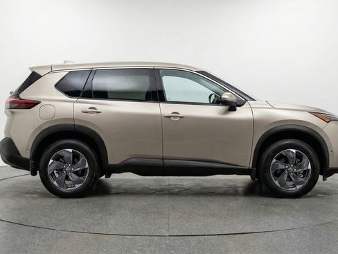 Used 2025 Nissan Rogue SV AWD/4WD image 11