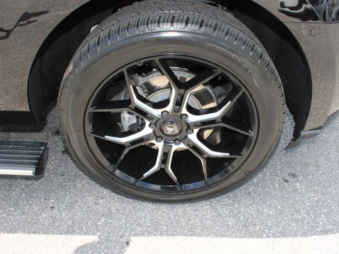 Used 2024 Ford Expedition Limited w/ Excursion Package AWD/4WD image 9