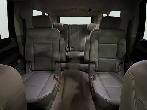 Used 2017 Chevrolet Suburban Premier image 31