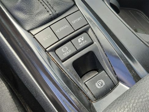 Used 2025 Toyota Camry LE image 29