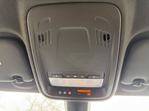 Used 2017 Chevrolet Cruze LT w/ Convenience Package image 21